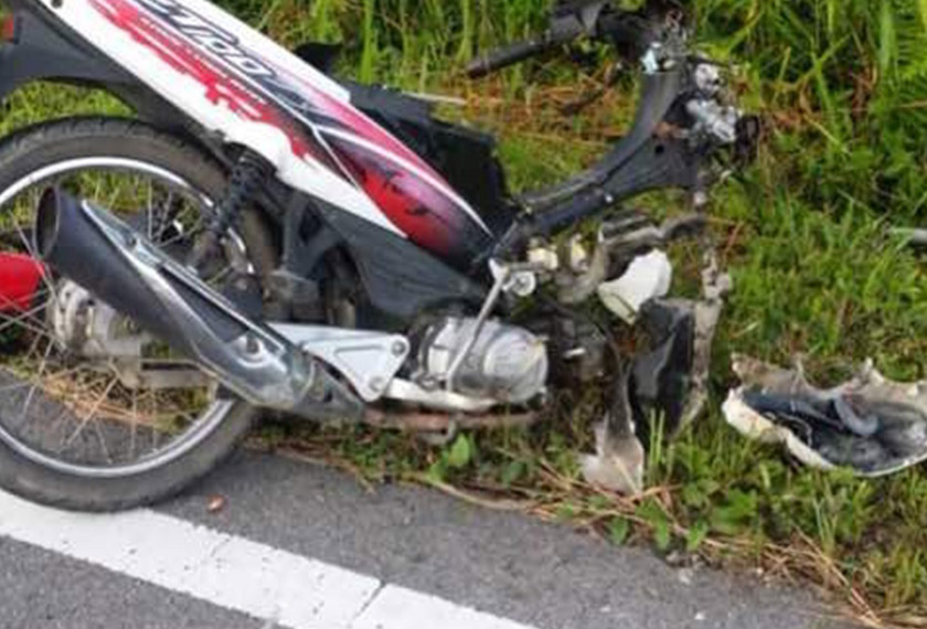 Keadaan motosikal selepas berlaku kemalangan di Bintangor, Sarikei. - Astro AWANI