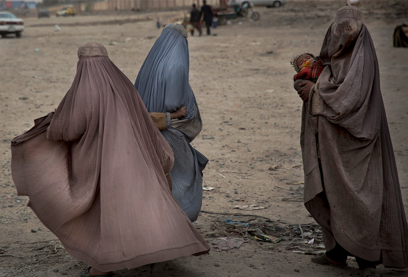 Wanita di Afghanistan berdepan dengan penindasan melalui akses kesihatan, penindasan melalui sumber ekonomi dan keganasan bukan seksual. -Foto Reuters
