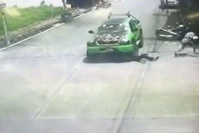 Saroj bertindak melanggar mangsa sebanyak dua kali sebelum melarikan diri menyebabkan mangsa maut di tempat kejadian