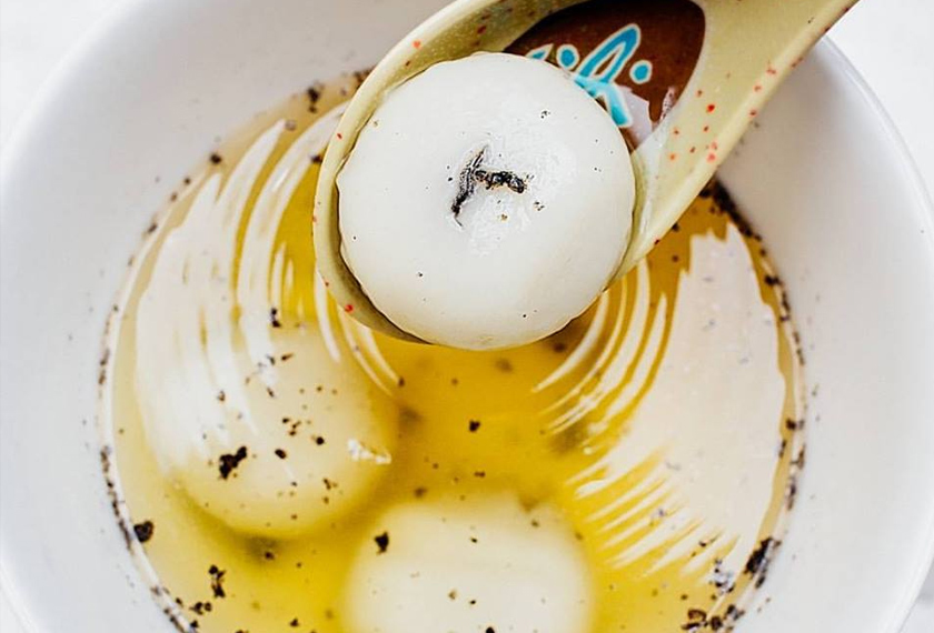 Yuan Xiao merupakan pencuci mulut yang diperbuat daripada beras pulut berbentuk bulat. -Foto Facebook / Bonding Tool