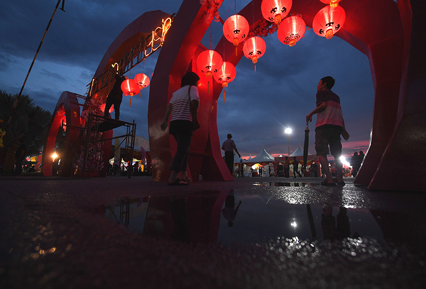 Gantungan Tanglung memeriahkan Majlis Rumah Terbuka Malaysia Tahun Baharu Cina 2018 Peringkat Kebangsaan di Sungai Petani pada Sabtu. - BERNAMA