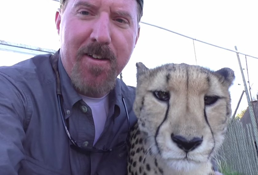 Volker berswafoto bersama Gabriel - Foto Youtube Barcoft Animal