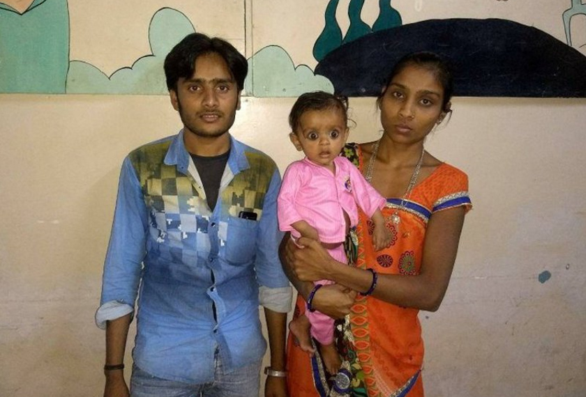 Prinsa bersama ibu dan bapanya. Foto SWNS