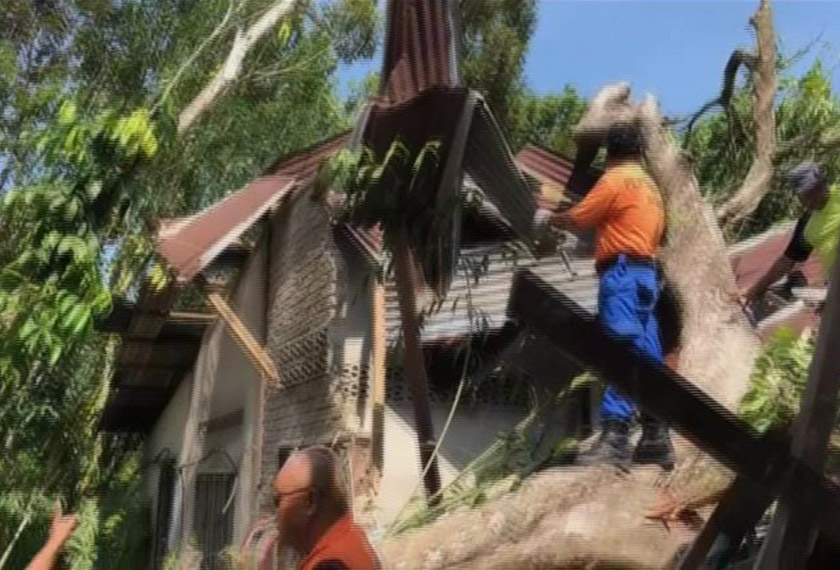 444 mangsa kini terpaksa dipindahkan ke dewan rakyat, rumah saudara mara dan jiran untuk perlindungan.