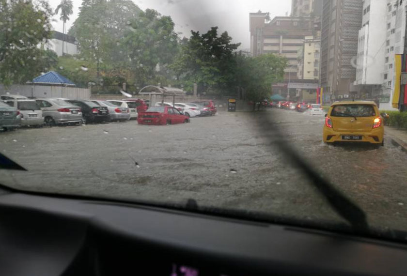 Menurut Astro Radio Traffic, jalan yang terlibat termasuklah Jalan Parlimen, Jalan Kinabalu, Jalan Maharajalela, Jalan Bukit Bintang, Jalan Pudu dan Jalan Tunku Abdul Halim.