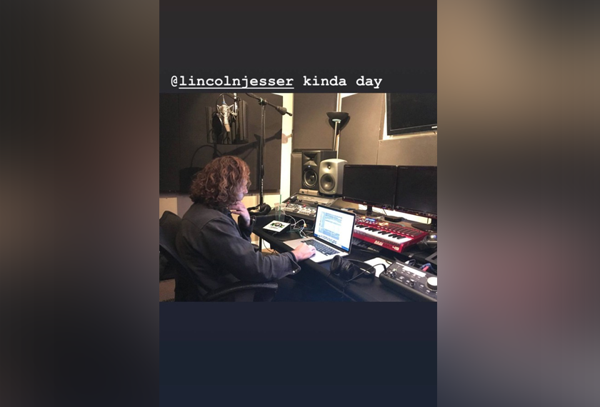 Yuna juga sempat kongsikan dalam 'instastories' yang sedang bekerja dengan produser muzik genre EDM, Lincoln Jesser. Sumber - Instagram @yunamusic 