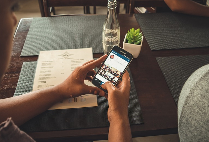 Menurut Mariani, antara faktor hal ini terjadi apabila pasangan tersebut menghabiskan masa berlebihan di media sosial dan gagal membahagikan masa bersama pasangan akan membuatkan kurangnya interaksi antara satu sama lain.