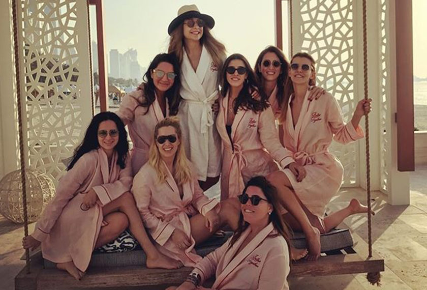 Gambar terakhir dirakam Mina Basaran dan tujuh rakannya ketika mengadakan majlis parti bujang di sebuah hotel mewah di Dubai beberapa jam sebelum nahas berlaku - Foto Instagram/minabasaran