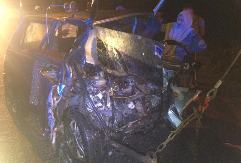 Kenderaan jenis Perodua Kancil dinaiki mangsa remuk teruk akibat bertembung dengan kenderaan lain - Foto PDRM