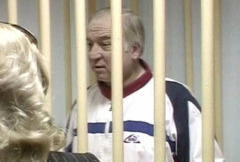 Sergei Skripal dan anaknya Yulia ditemui tidak sedarkan diri di atas bangku di sebuah pusat membeli belah di Salisbury, 4 Mac lalu