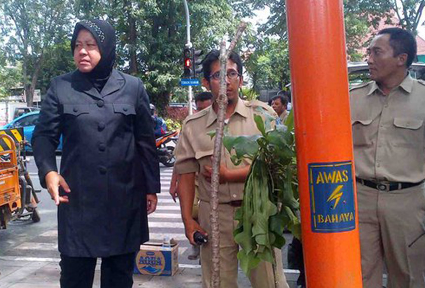 Tri Rismaharini, merupakan walikota wanita pertama Surabaya dan tersenarai dalam barisan 50 Pemimpin Terbaik Dunia versi majalah Fortune pada 2015. Merdeka.com