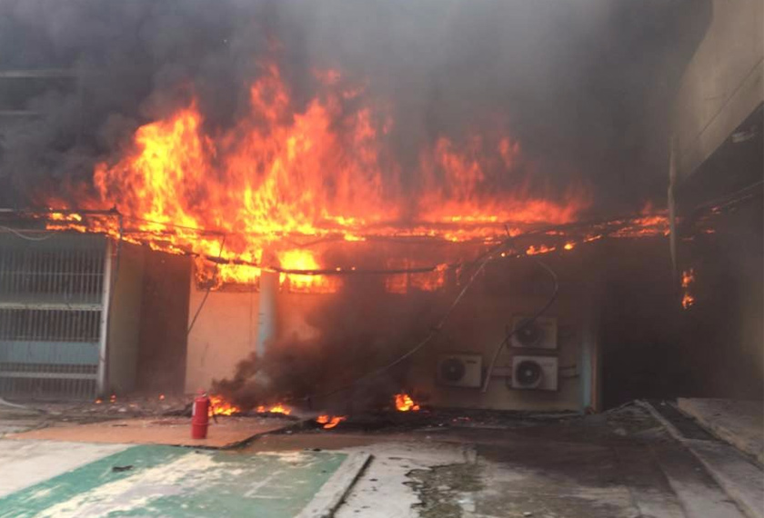 Sebuah bangunan di HKL dilaporkan terbakar tengah hari ini. - Foto ihsan JBPM Kuala Lumpur