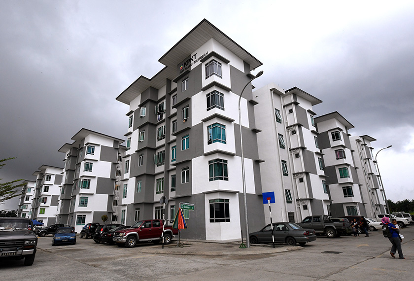 Rumah Program Perumahan Rakyat (PPR) Muhibbah antara tiga PPR yang diturunkan harga sewa dan diumumkan oleh Ketua Menteri Sabah Tan Sri Musa Aman pada Program Pemimpin Bersama Rakyat di Dewan PPR Muhibbah hari ini. - Foto Bernama