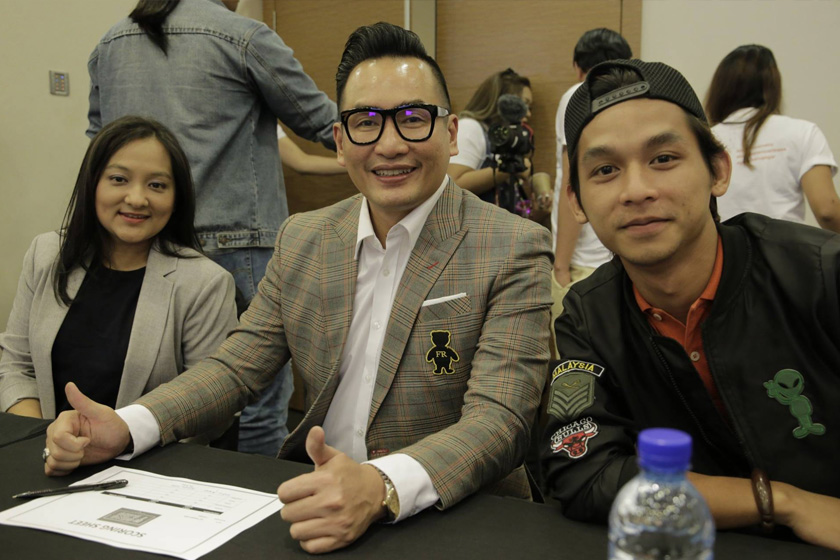 Juri final pencarian Geng Gegar dari kiri; Pengurus Kandungan Gegar, Raja Nadia Salwana Raja Hisham; penghibur, Datuk AC Mizal; dan personaliti Era, Jaa Suzuran.