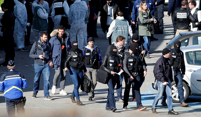 Police officers and investigators are seen in front of a supermarket after a hostage situation in Trebes, France, March 23, 2018. - REUTERS
