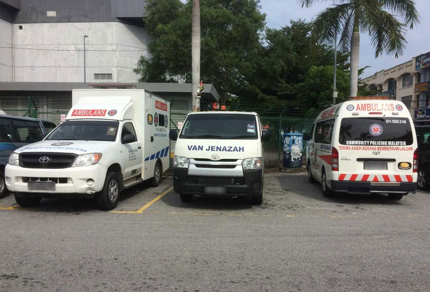 Hasil sumbangan orang ramai, Mr.Kentang memiliki tiga buah ambulans dan sebuah van jenazah yang digunakan untuk golongan yang tidak berkemampuan untuk membayar.