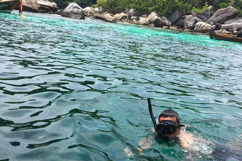 Snorkeling antara aktiviti air yang tidak boleh dilepaskan jika bercuti di Koh Lipe, Thailand. - Foto Astro AWANI/Azlinariah Abdullah