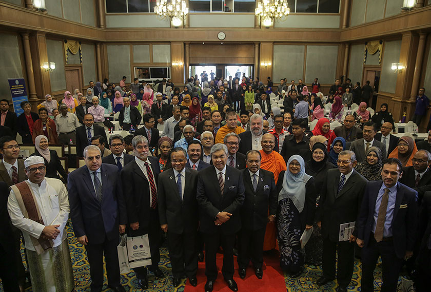 Dialog antara agama menjadi mekanisme paling berkesan menangani isu pelampau - Foto Astro AWANI / Shahir Omar