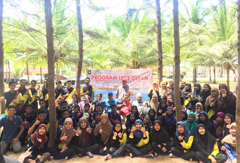 Program ini turut menekankan elemen kebersihan bagi mengelak penyakit seperti demam denggi - Foto AWANI Rangers UniSZA