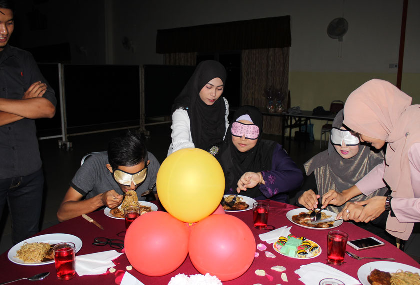 Program ini memberi pengalaman kepada masyarakat normal akan kepayahan yang dialami OKU. - AWANI Rangers USM