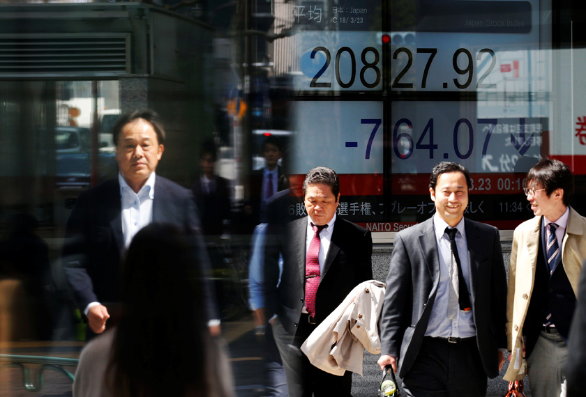 Dengan populasi yang padat, penduduk di bandar raya Tokyo perlu bersedia untuk menghadapi sebarang kemungkinan akibat bencana seperti letusan gunung berapi. - Reuters