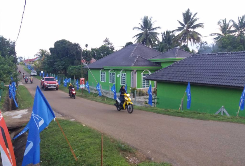 isu yang dihadapi generasi kedua Felda dijadikan bahan kempen pilihan raya oleh pihak-pihak yang ingin mendapat undi masyarakat kampung dan pedalaman.  - Foto Astro AWANI/Nuradilla Noorazam