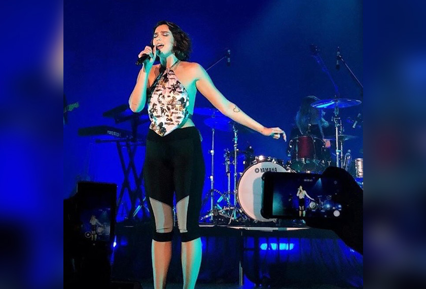 Ini merupakan kali kedua penyanyi keturunan Albania itu beraksi di Malaysia, kali pertama membuat persembahan di Festival Good Vibes, Genting Highlands pada Ogos tahun lalu.