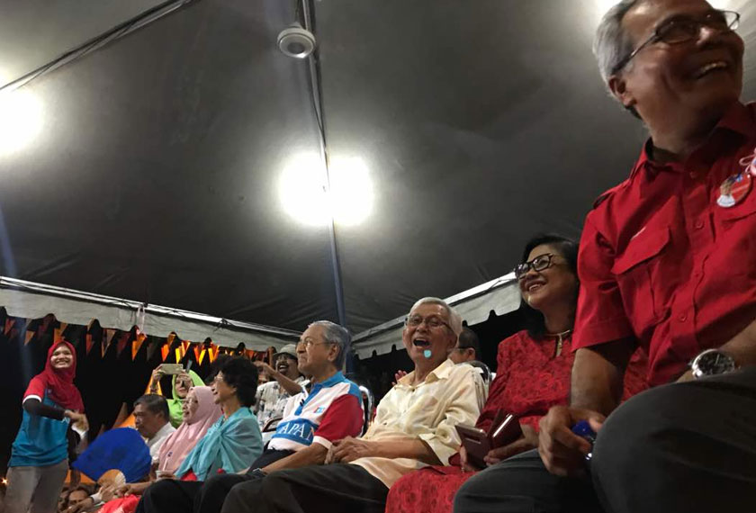 Ini merupakan kali pertama bekas menteri dan bekas Ketua Wanita UMNO hadir pada ceramah PH - Foto: @israrkhalid