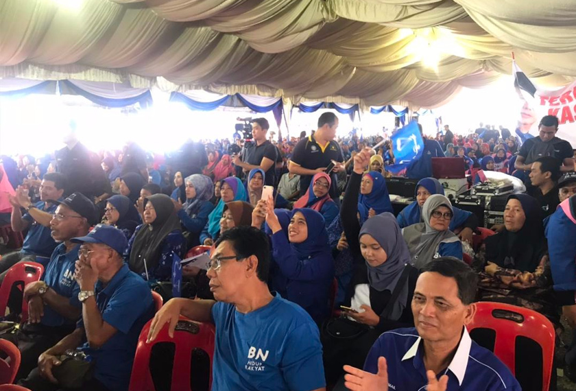 Para penduduk yang hadir di Majlis Pemimpin bersama Rakyat Parlimen Kepala Batas di sini.