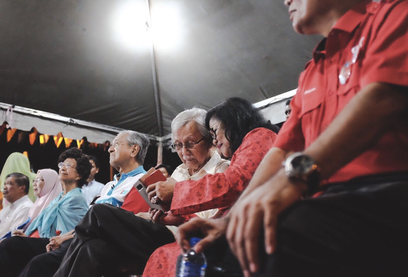 Ini merupakan kali pertama bekas menteri dan bekas Ketua Wanita UMNO hadir pada ceramah PH - Foto: @israrkhalid