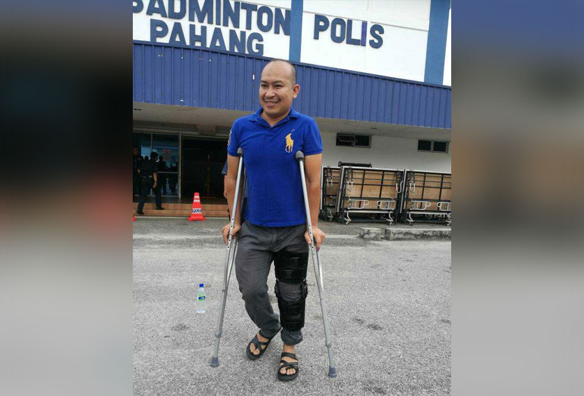 Koperal Clement Paing, 35 sanggup bertongkat untuk membuang undi hari ini.