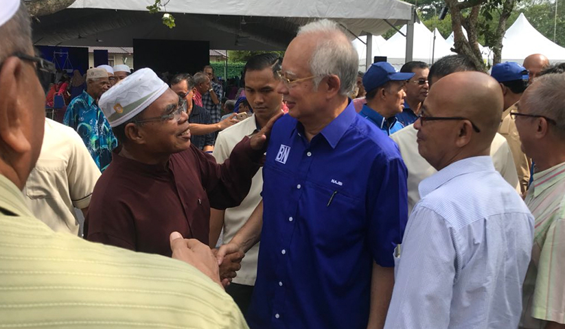 Najib mengucapkan terima kasih kepada warga veteran Pekan yang sentiasa menyokong perjuangannya sepanjang 42 tahun karier politiknya. Astro AWANI / FIRDAUS AZIL