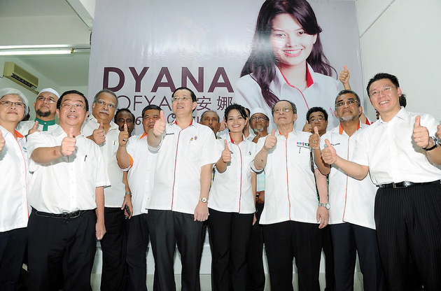 Mah berjaya merampas kerusi Parlimen Teluk Intan pada pilihan raya kecil tahun itu selepas menewaskan calon DAP, Dyana Sofya Mohd Daud dengan majoriti tipis 238 undi.