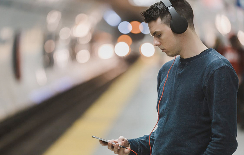 Persembahan kandungan di platform Podcast mengikut pengkhususan tertentu. - Gambar fail