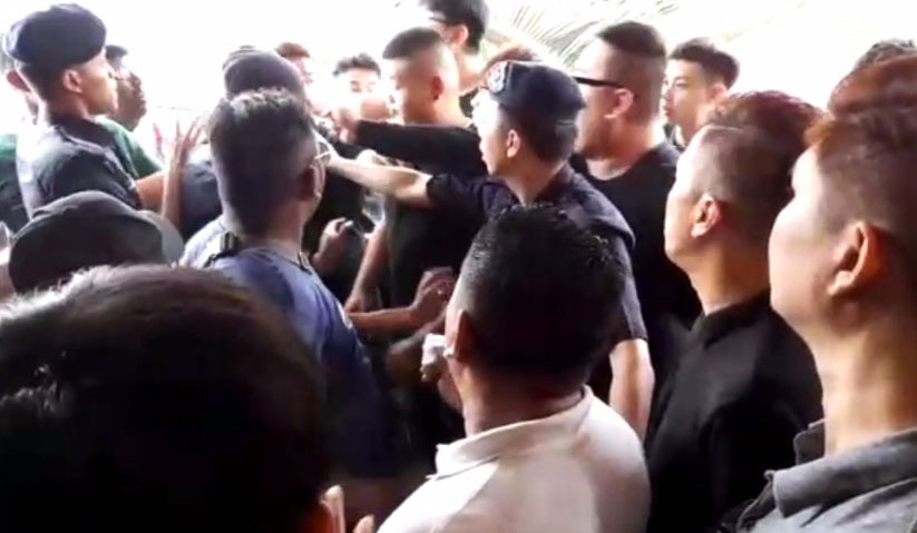 Imej dari sebuah video berkenaan kejadian di Taman Johor Jaya. - Sumber: Media Sosial