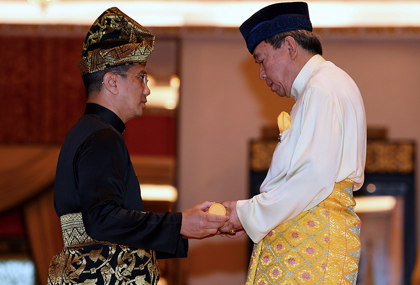 Datuk Seri Azmin Ali angkat sumpah penggal kedua dihadapan Sultan Selangor, Sultan Sharafuddin Idris Shah
