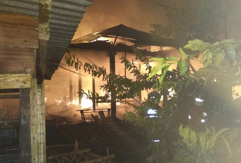 Keadaan rumah yang musnah dijilat api.