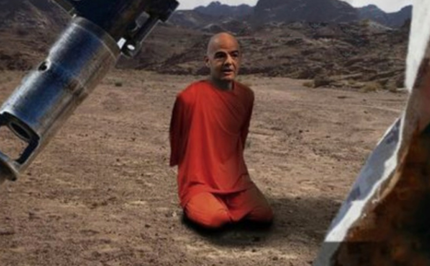 Poster terbaharu itu memperlihatkan Infatino memakai baju banduan berwarna oren sambil berlutut dan dipersiap untuk menjalani hukuman. -Daily Star