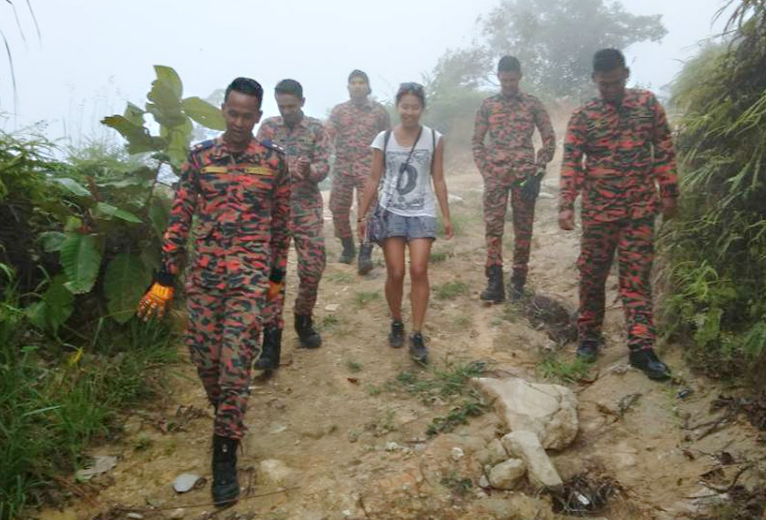 Pelancong tersebut ditemui pasukan pencari dan penyelamat di kedudukan 7 kilometer dari kaki gunung. - Foto: JBPM
