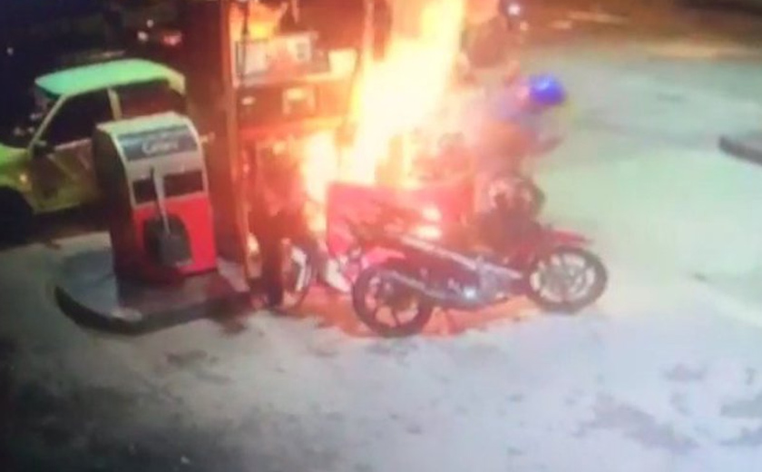 Seorang pekerja pam minyak cedera di bahagian kaki selepas pam minyak di tempat kerjanya terbakar dalam kejadian di Pekan Gemas.