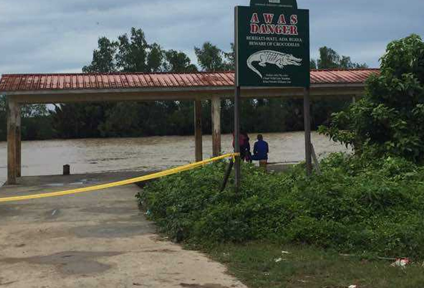 Operasi mencari dan menyelamat giat dilakukan pasukan penyelamat.