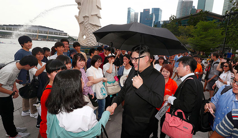 Orang ramai 'terkejut' dan terpesona dengan kemunculan pemimpin tertinggi Korea Utara di tempat awam. - Reuters