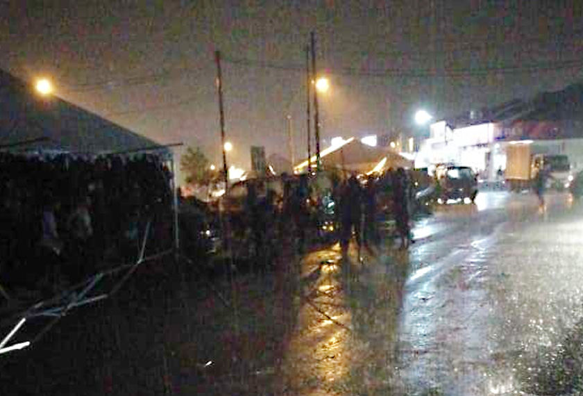 Banjir yang melanda susulan hujan lebat disusuli angin kencang yang melanda Seberang Perai, Pulau Pinang malam tadi.