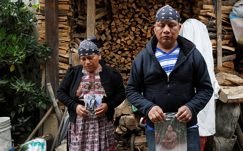 Ibu bapa Claudia, Gilberto Gomez dan Lidia Gonzalez. - REUTERS