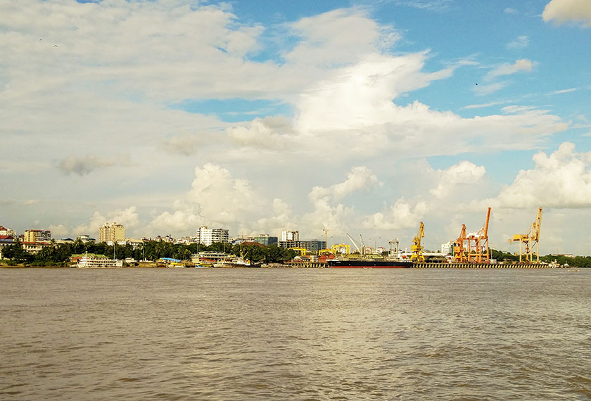  Bank Dunia mengambil langkah berhati-hati dengan merendahkan unjuran pertumbuhan Myanmar bagi 2019, dari 0.4 peratus ke 6.5 peratus. - Mai Duong/Ceritalah