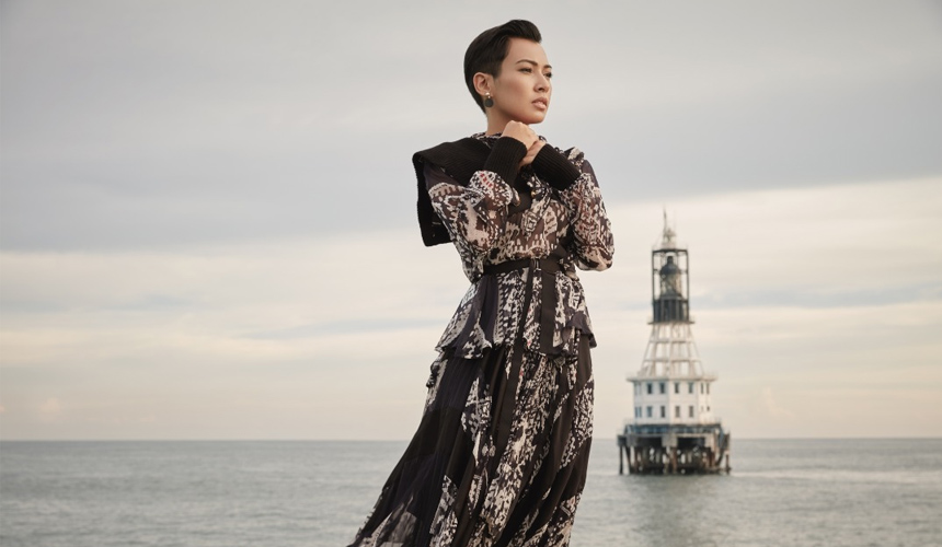 Latar lokasi rumah api memberi makna tersendiri untuk menterjemah maksud lirik 'Sampai Bila'. - Foto: Chuan Looi/Sony Music