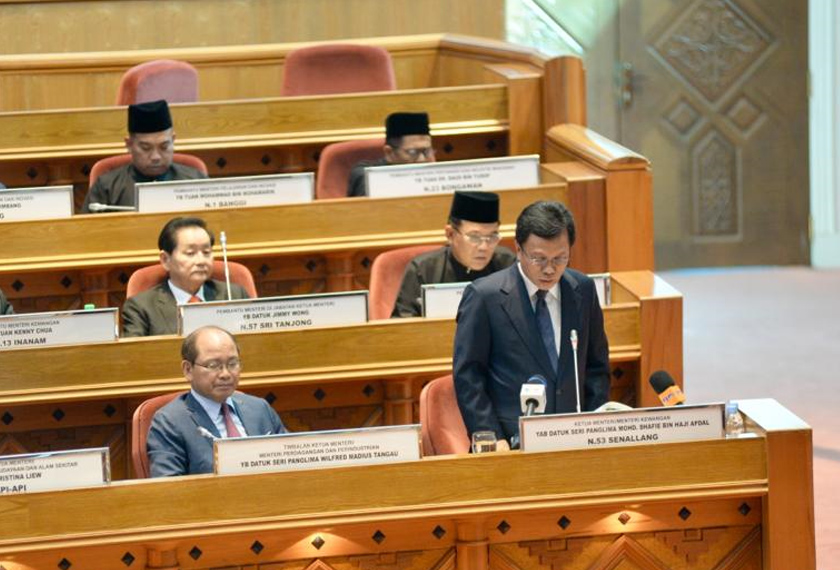 Mohd Shafie turut mengumumkan peruntukan terbesar kepada Kementerian Pembangunan Infrastruktur dengan jumlah RM1,000.94 juta. - Foto Astro AWANI