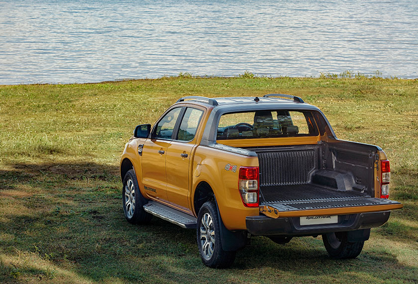 Urusan memunggah barang kini menjadi lebih mudah menerusi pengenalan ciri Pengangkat Pintu But Easy Lift (Easy Lift Tailgate). - Foto Ford