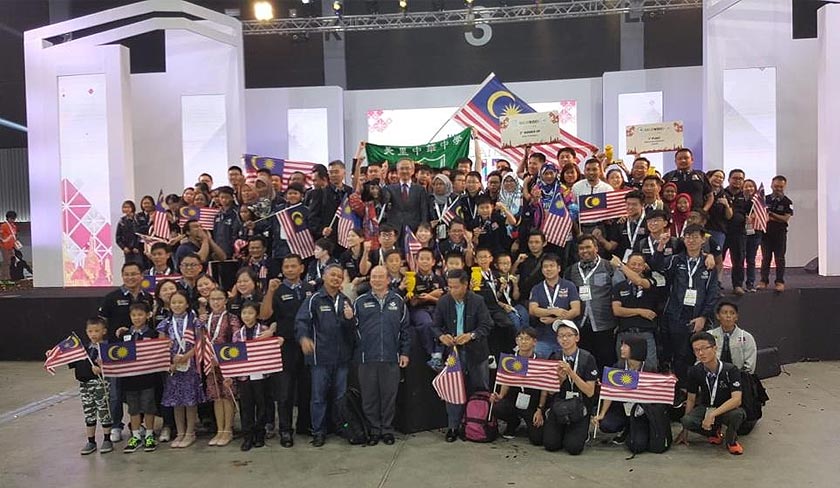 Malaysia menjuarai WRO 2018 secara keseluruhan selepas memenangi tiga pingat emas, satu hangsa dan empat anugerah kecemerlangan. - Foto: Facebook Sasbadi Group
