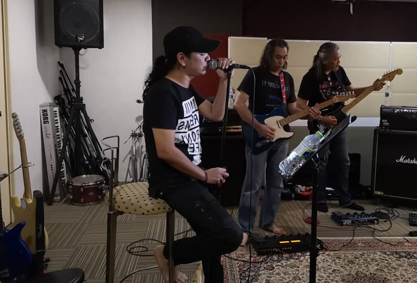 Beberapa ahli kumpulan All Stars menghadiri sesi latihan di Sri Rampai baru-baru ini. Astro AWANI/RAJA HISYAM